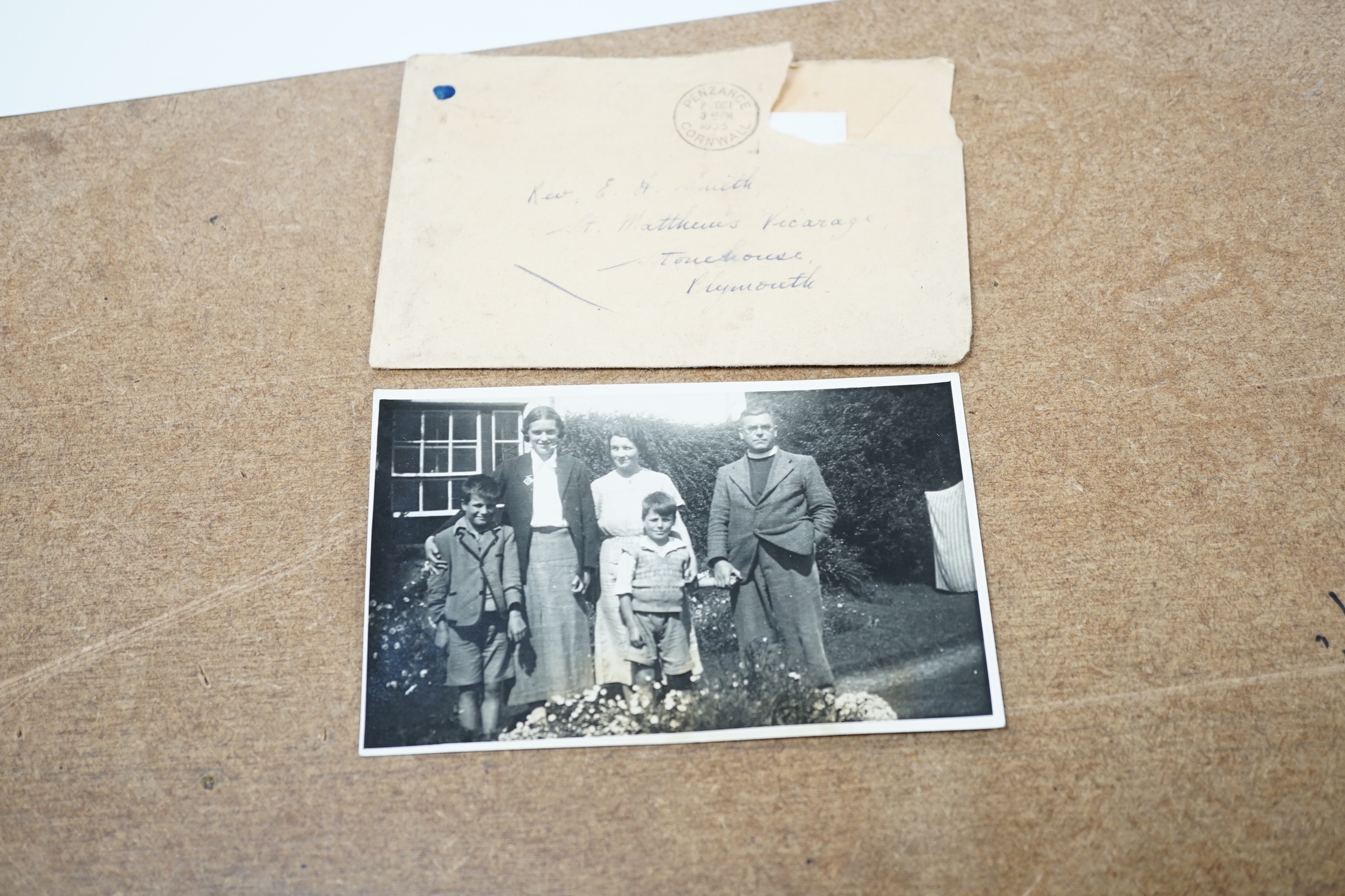 A Jack Hobbs related cricket bat and related hand written letter; the letter mentions the donation of the cricket bat to the Rev. E. H. Smith (photograph of Smith and his family also included), the letter is handwritten